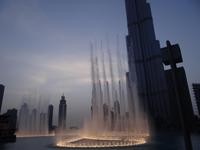 Wasserspiele am Fuß des Burj Khalifa