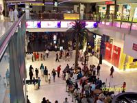 Danach haben wir die Gelegenheit die Einkaufsmöglichkeiten zu nutzen...