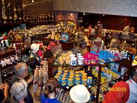 Nach der Kultur im Dubai-Museum schauen wir ob es noch ein paar schöne Souvenirs gibt.