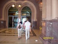 Jetzt gehen wir in das Emirates Palace