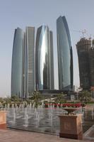 IMG_4170_Hochhausreihen vorm Emirates Palace