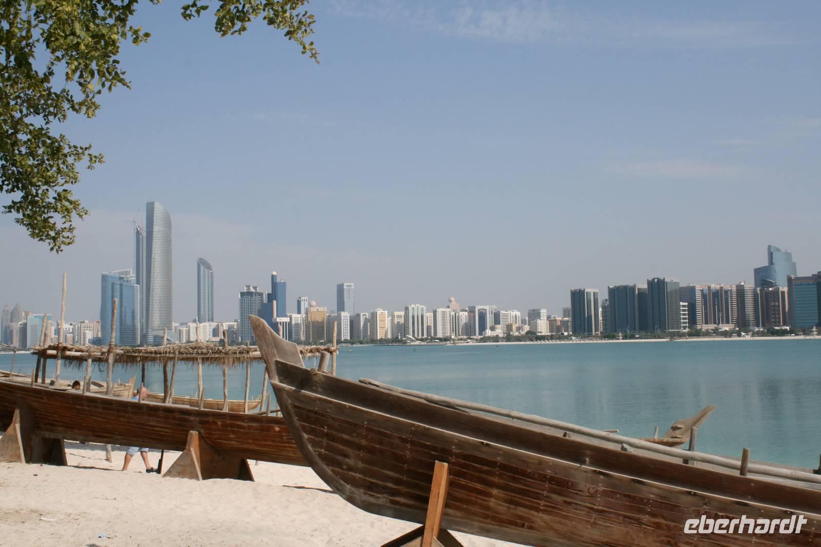 0188 Skyline von Abu Dhabi