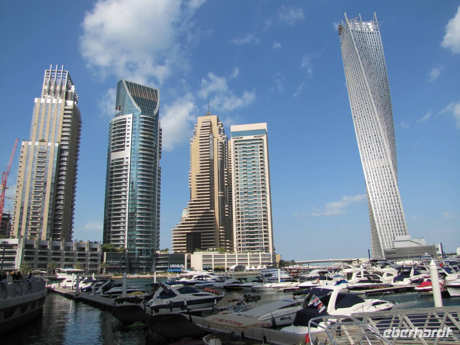 Dubai Marina - mit Blick auf den den Infinity Tower (rechts)