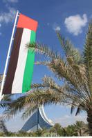 IMG_3382_Jumeirah Beach Hotel und Flagge der Emirate