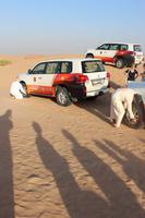 Jeppfahrer lassen ein wenig Luft ab für die Wüstenfahrt