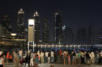 Wasserspiel mit Skylineblick
