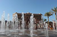 Vor dem Emirates Palace