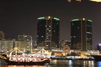 Blick vom Creek zu den Twin Towers