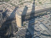 Blick auf Dubai aus dem 124. Stockwerk des Burj Khalifa