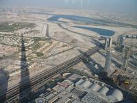 Blick auf Dubai aus dem 124. Stockwerk des Burj Khalifa