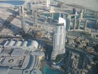 Blick auf Dubai aus dem 124. Stockwerk des Burj Khalifa