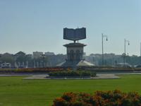 Koran im Kreisverkehr in Sharjah