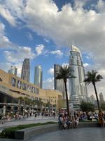 Am Burj Khalifa, vor der Dubai Mall