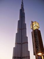 Burj Khalifa im abendlichen Schein