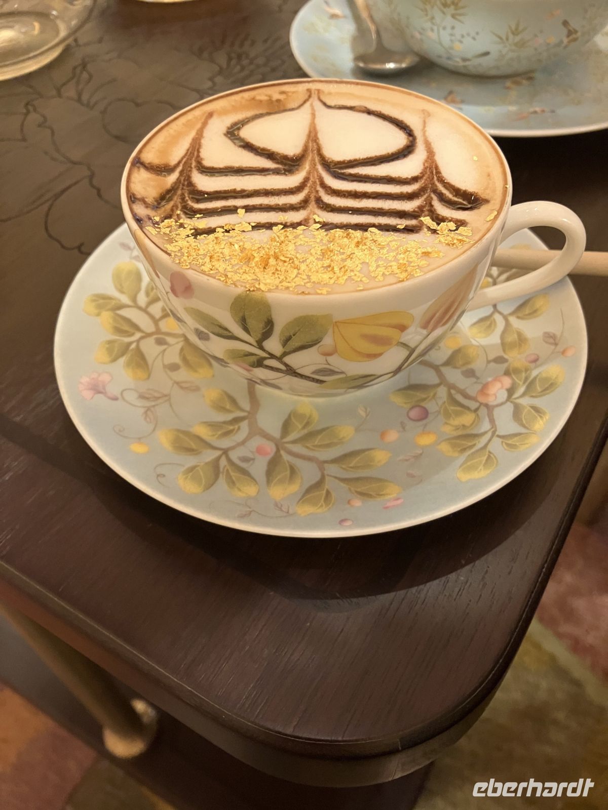 Cappuccino mit Gold