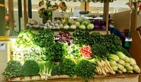 Gemüsemarkt in Sharjah, alles liebevoll drapiert und knackig frisch