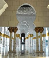 Säulenhalle der Sheikh Zayed Moschee 