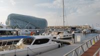 Yas Island - Yas Marina an der Formel 1 Strecke mit W Hotel (früher Yas Hotel)