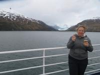 Reisebegleiterin Sylvia während der Fahrt durch die Allee der Gletscher