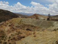 Fahrt mit den Zug in den Wolken