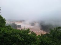 Iguazu Wasserfälle mit Hochwasser