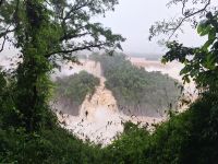 Iguazu Wasserfälle mit Hochwasser