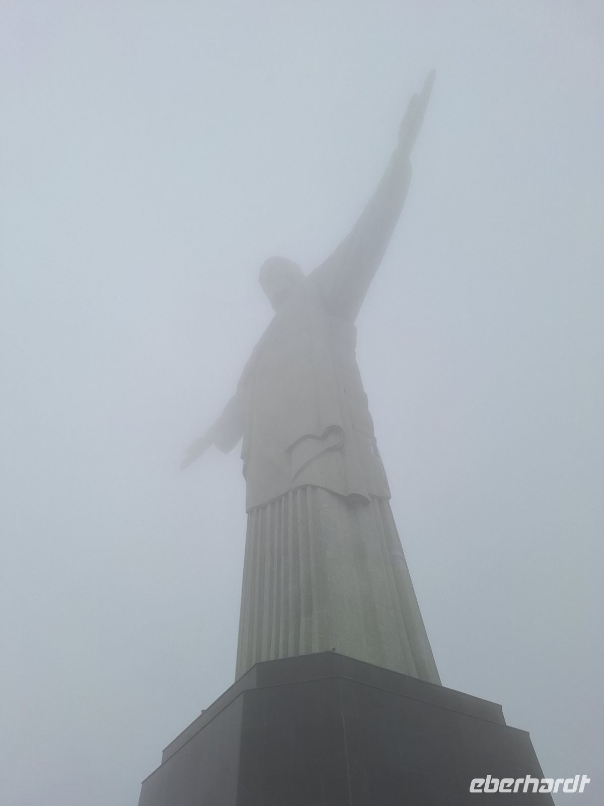 Der Christus versteckt sich in den Wolken...