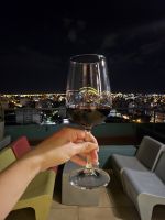 Abschlusswein auf den Dächern über Salta