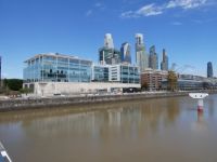 moderne Skyline in Buenos Aires am Rio de la Plata