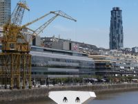 reste der alten Kräne als Denkmal in Buenos Aires
