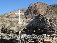 am Pass Verehrung durch Steine --- und Christus