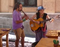 ein kleines Ständchen am Tisch