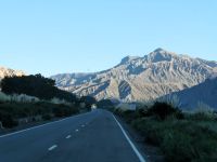 auf geteerter Straße 