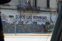 „Wir sind die Ameisen - weder Menschen ohne Häuser, noch Häuser ohne Menschen“ (ein Mural gegen Obdachlosigkeit und Leerstand)