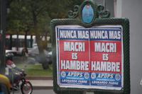 Plakatierung gegen den scheidenden Präsidenten Macri (