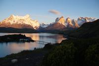 Sonnenaufgang am Torres del Paine-Massiv