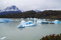 bizarre Eisfiguren auf dem Lago Grey mit Notro 