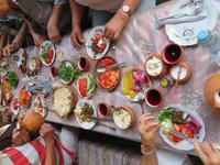 Mittagessen in einer Höhle