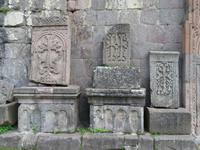 Goshavank, Kreuzsteine