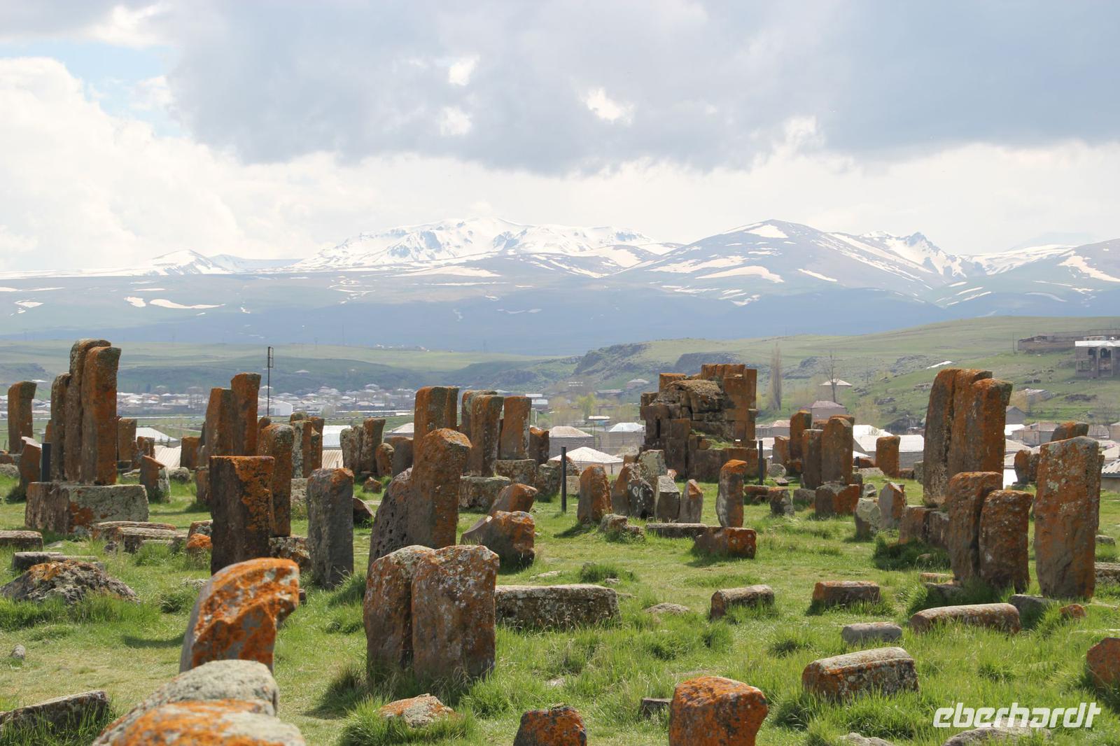 Mittealterlicher Friedhof in Noratus