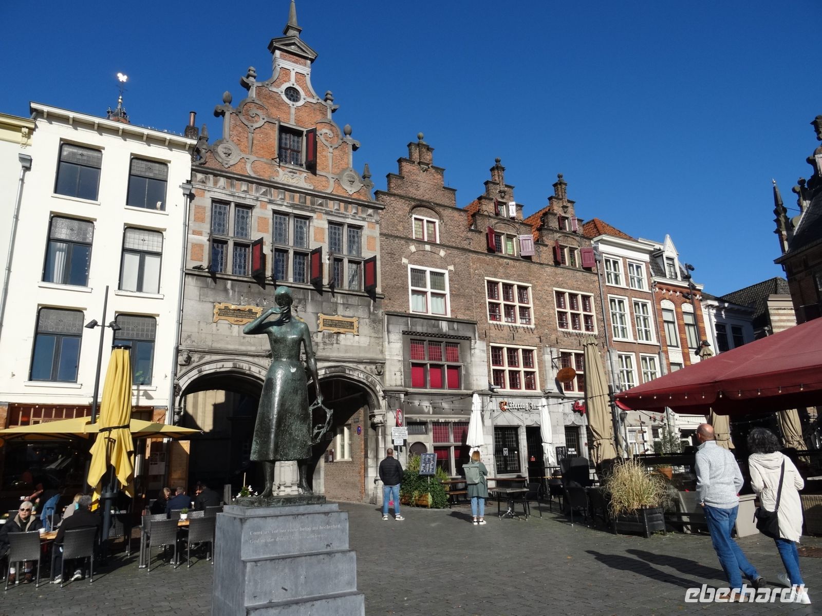 Mariken van Nijmegen und Domhäuser auf dem Grote Markt