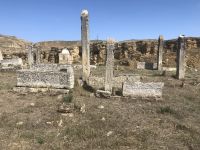 Diri-Baba-Mausoleum mit Friedhof
