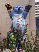 Bär vor deutscher Botschaft