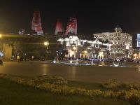 Flame Tower bei Nacht 1