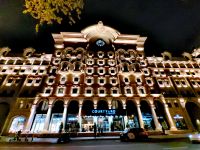 Eingang des Courtyard Mariott Hotels in Baku &ndash; &copy; Simone Willner (Eberhardt TRAVEL)