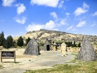 Quadim Qobustan, bei den Felszeichnungen &ndash; &copy; Simone Willner (Eberhardt TRAVEL)