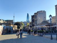 Alt und Modern trifft in Baku aufeinander &ndash; &copy; Simone Willner (Eberhardt TRAVEL)