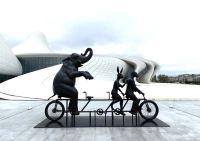 Radfahrende Tiere in Baku &ndash; &copy; Simone Willner (Eberhardt TRAVEL)
