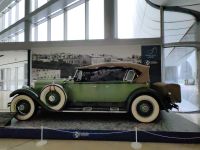 Im Heydar Aliyev Zentrum von Baku gibt es auch Oldtimer &ndash; &copy; Simone Willner (Eberhardt TRAVEL)
