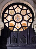 Durch die Tür der Moschee blickt man ins Innere &ndash; &copy; Simone Willner (Eberhardt TRAVEL)